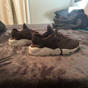 Maroon: Burgundy Huarache